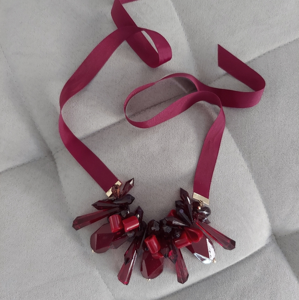 NWOT Statement Necklace
